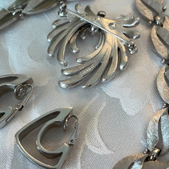 CROWN TRIFARI NECKLACE, BROOCH & EARRING COLLECTION - Picture 9 of 11